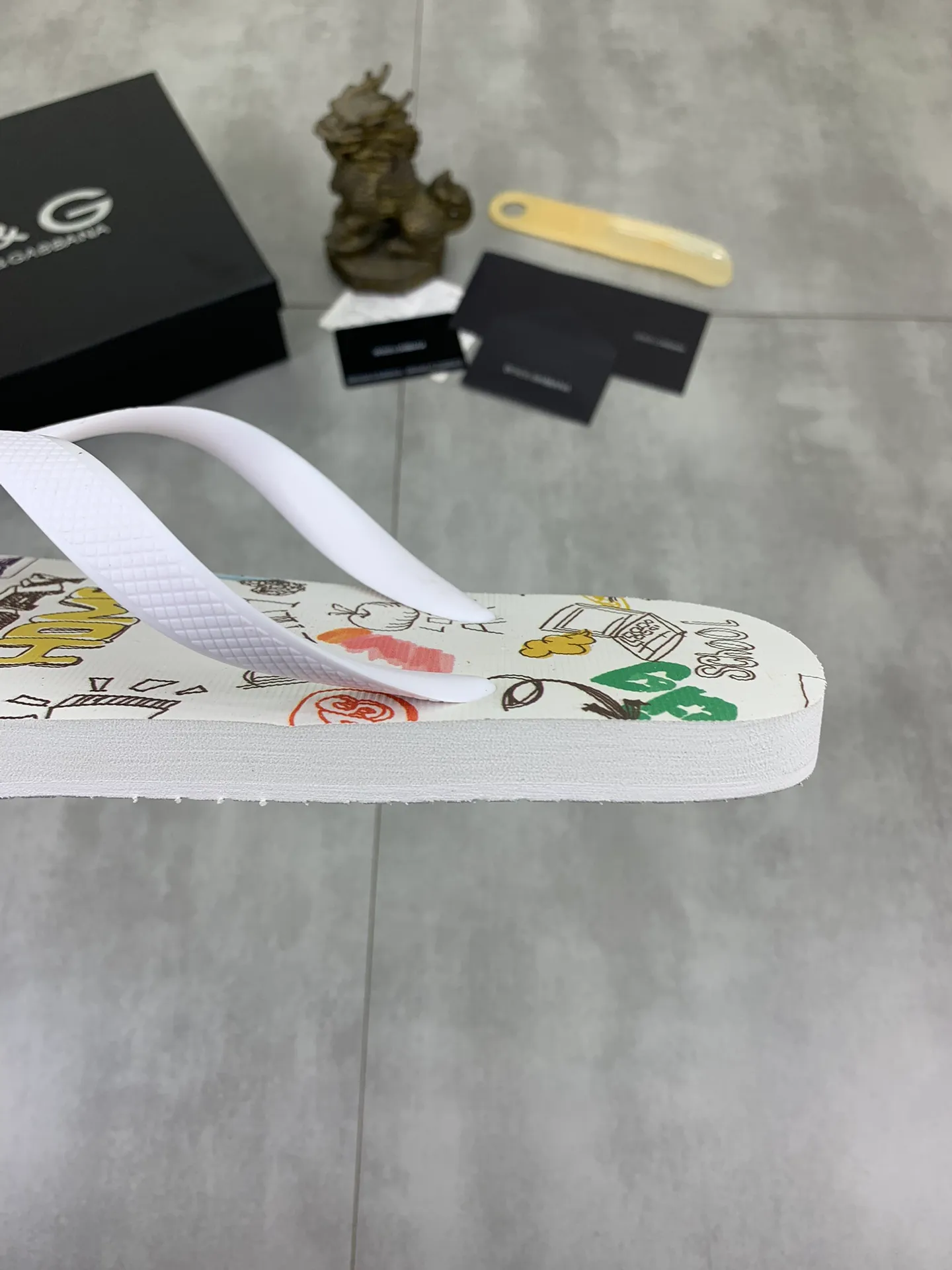 Men's Men's Shoes💰P220💰[New Style]🆘[DG]Official Website Couple🧑‍🤝‍🧑Hot-selling Dolce & Gabbana Men's Flip-Flops are on sale at the counter simultaneously! Original fabric imported from Italy. Original bottom provided by the original factory. Size: Adult 36-45. Children’s size: 30-37. Multiple colors available.
